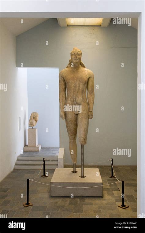 kouros of samos statue